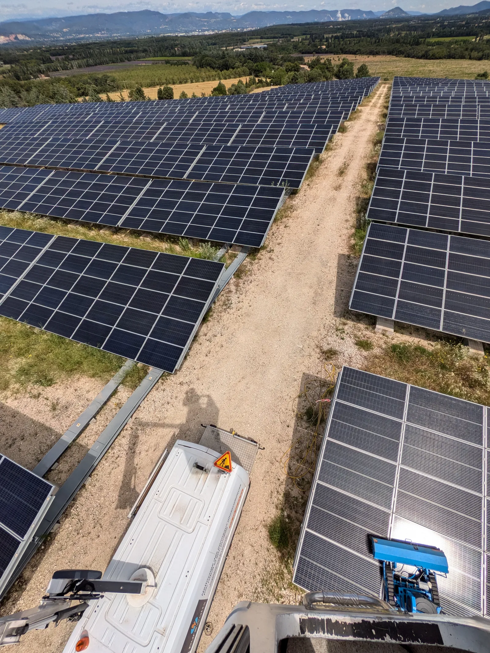 Nettoyage centrale photovoltaïque au sol